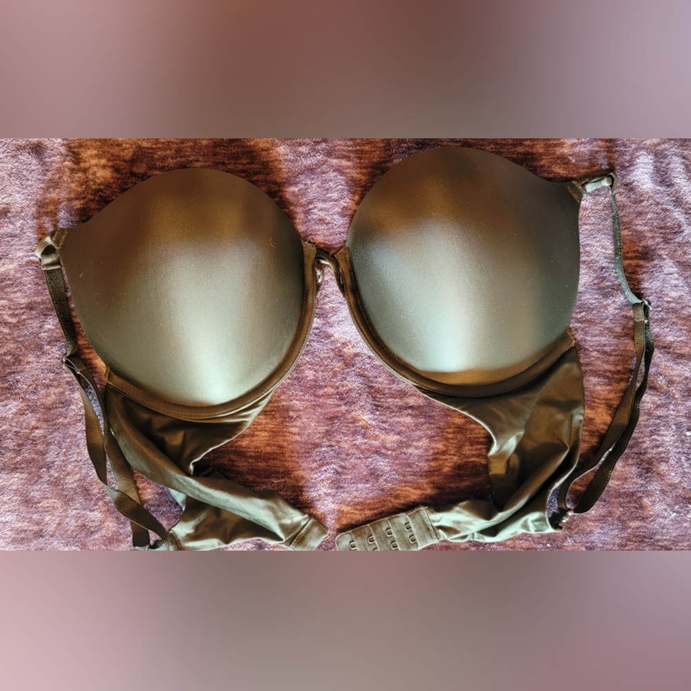 Victoria’s Secret Bombshell Plunge